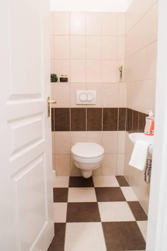 Very Central Spacious Ac Apartment บูดาเปสต์ ภายนอก รูปภาพ