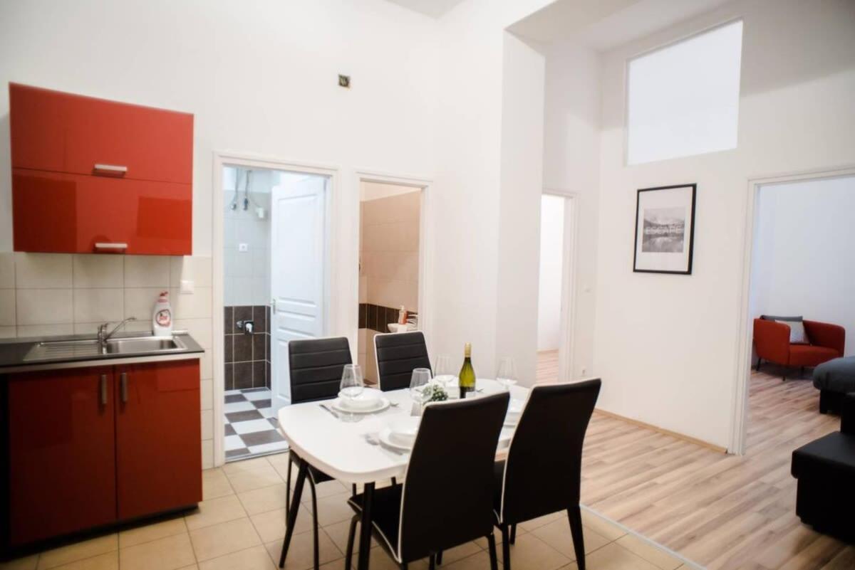 Very Central Spacious Ac Apartment บูดาเปสต์ ภายนอก รูปภาพ